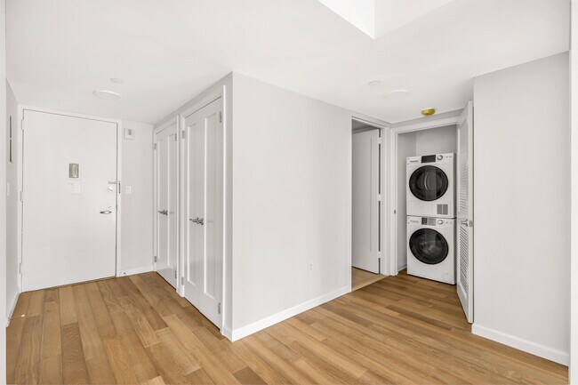 Foto del edificio - 308 E 38th St