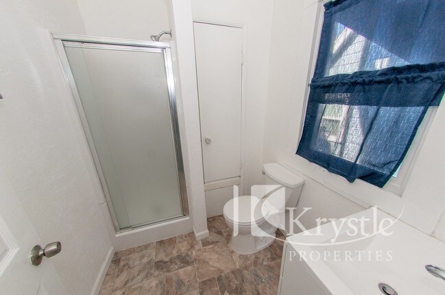 Building Photo - Lower level apartment near Downtown Vallejo