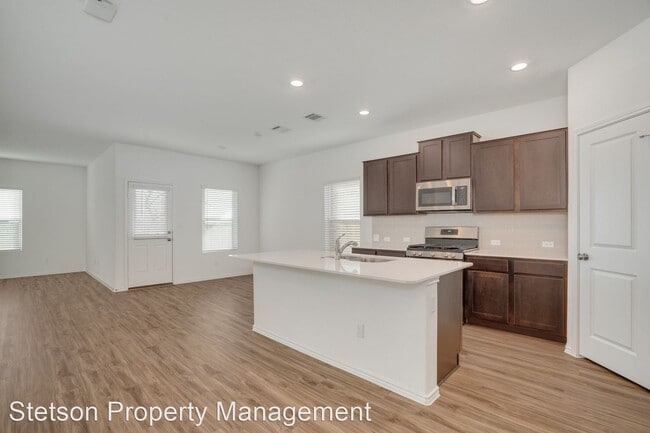 Building Photo - 4 br, 2.5 bath House - 704 Mallow Road