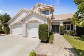 Building Photo - 2472 Notre Dame Cir