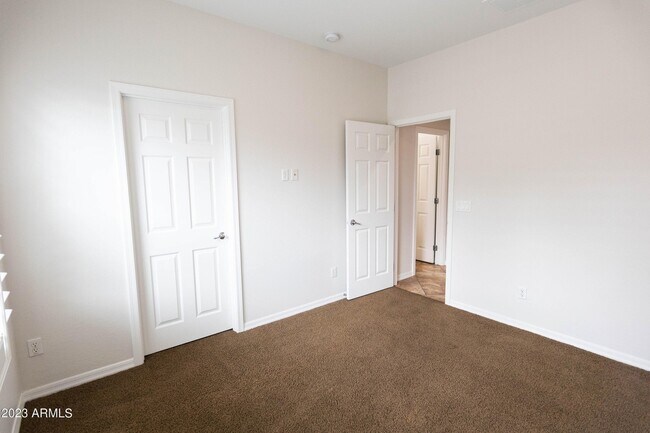 Foto del edificio - 7302 W Midway Ave