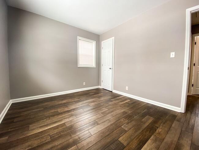 Building Photo - 2 Bedroom Single Family