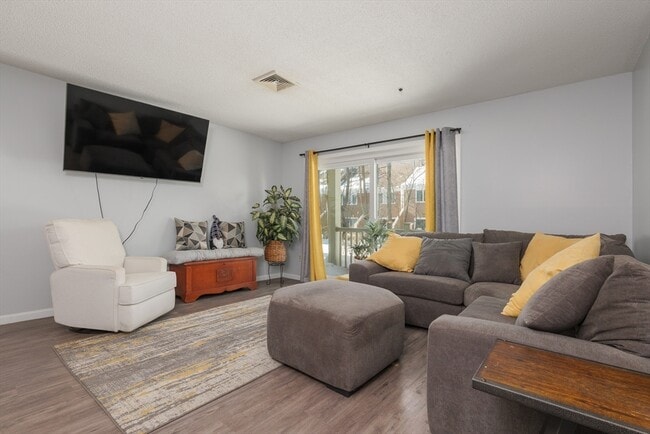 Foto del edificio - 109 Hunters Run Pl