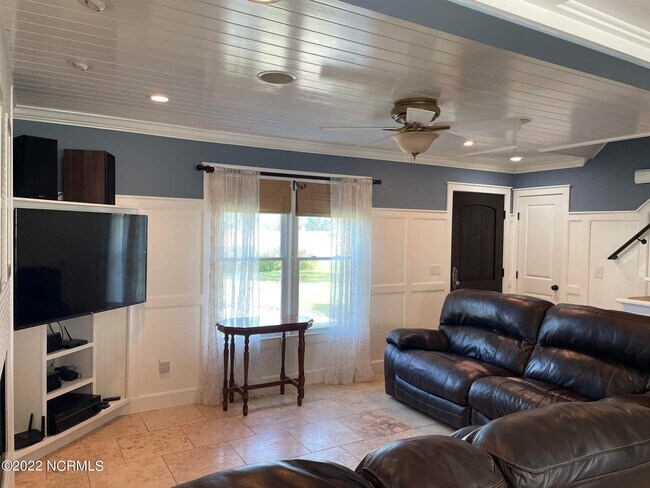 Foto del edificio - 5116 Masonboro Loop Rd