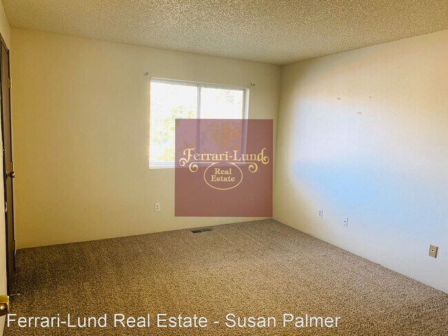 Building Photo - 3 br, 2.5 bath House - 1410 E 9th Street #1