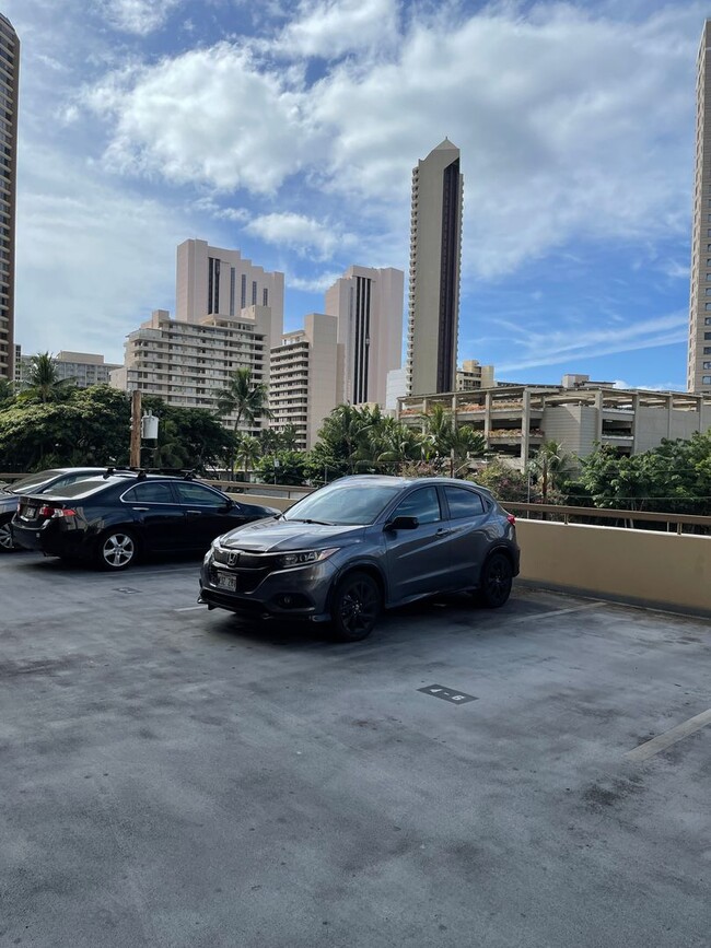 Foto del edificio - Chateau Waikiki - 1/1/1 - $2,700- Includes...