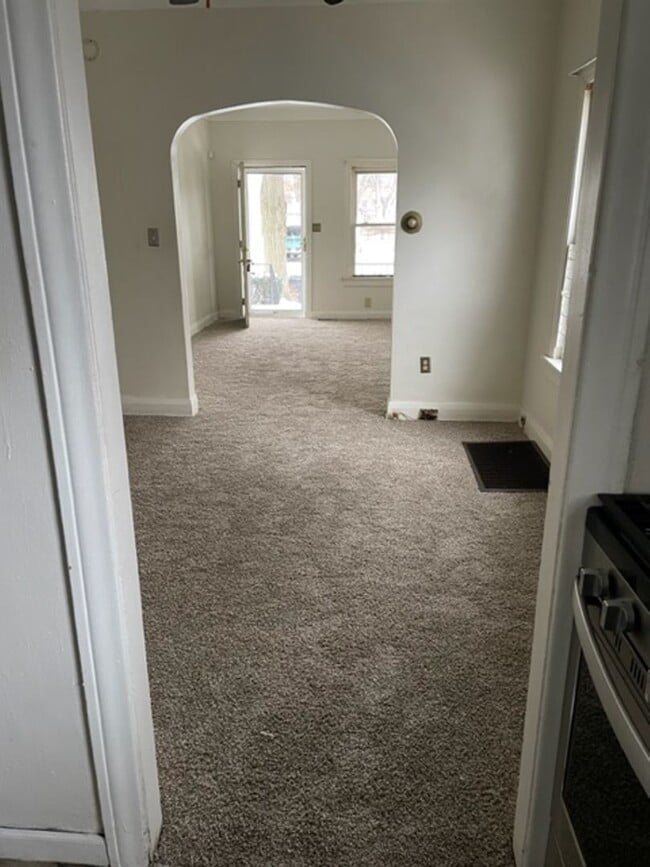 Foto del edificio - Cute 2 Bedroom with Backyard and Basement