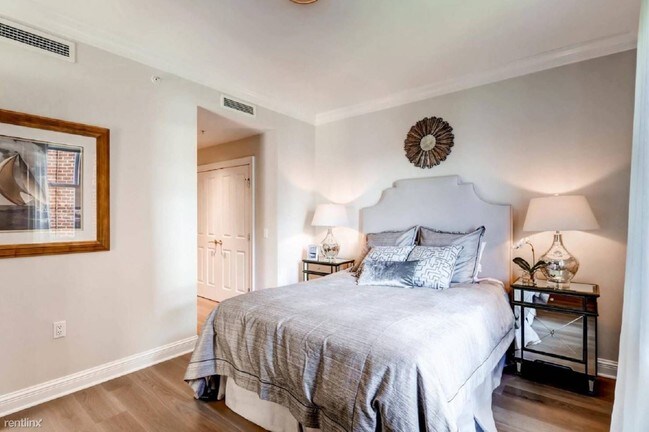 Building Photo - 2 br, 2 bath Condo - 2100 Delancey St Unit 6