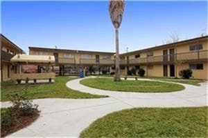 Building Photo - 5610 Royal Palms St