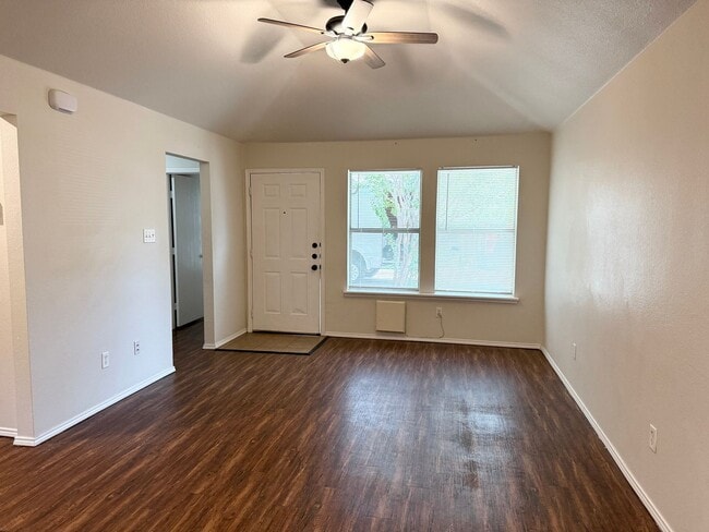 Foto del edificio - 129 Stewart Bend Ct