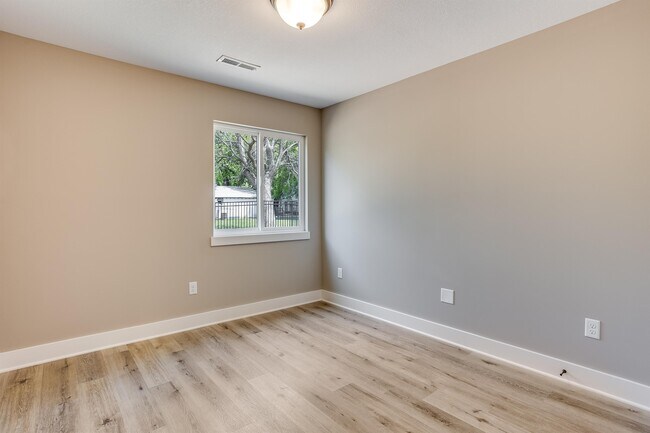 Building Photo - 1631 S Limuel St