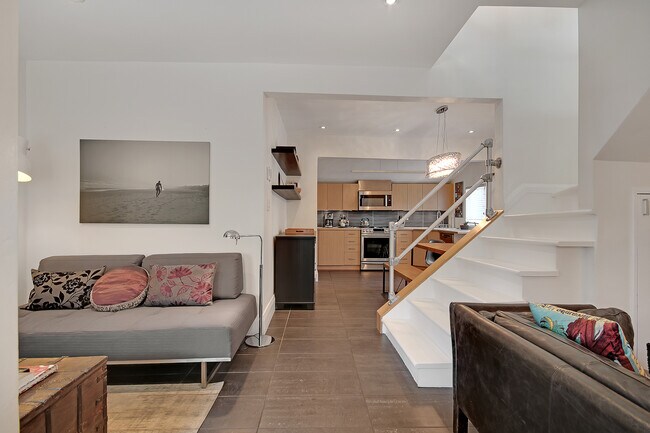 Building Photo - 7 Ways Ln