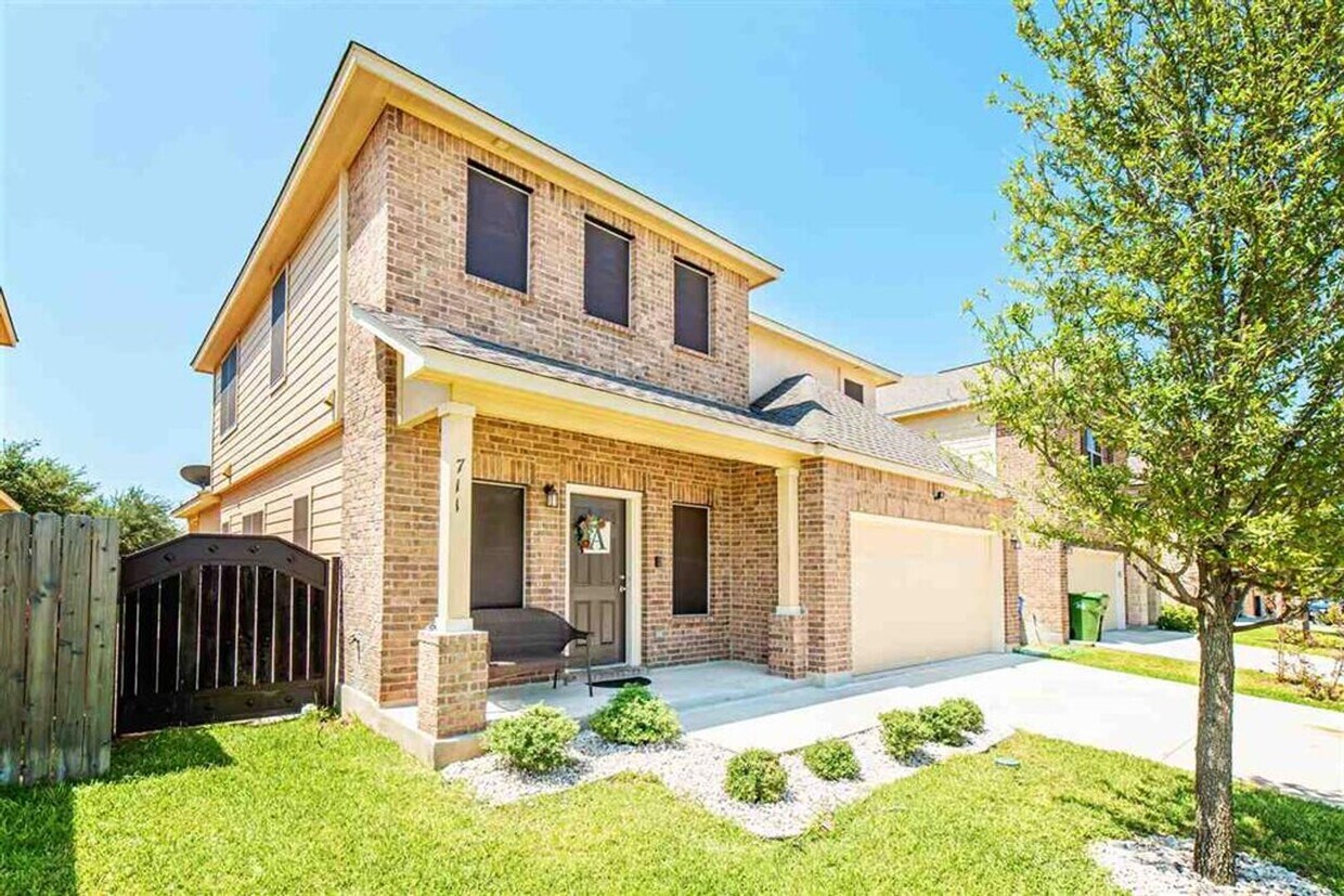 Primary Photo - 711 Andalucia Dr