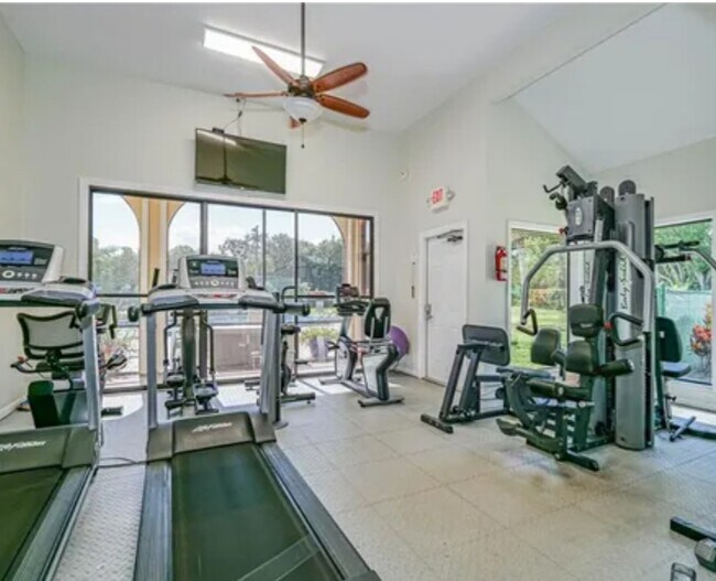 Foto del edificio - 9632 Riverside Dr