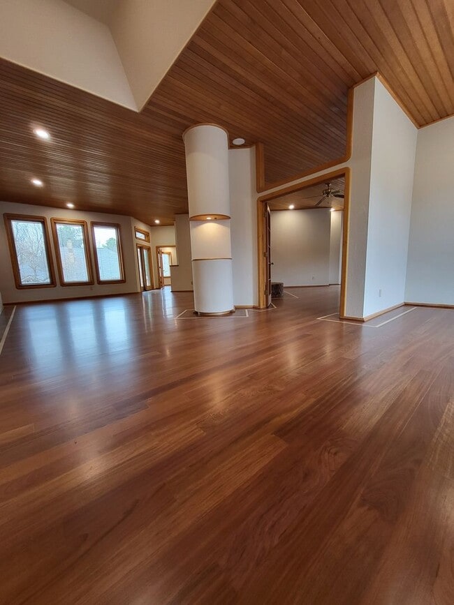 Building Photo - 604 Shadow Grove Ct