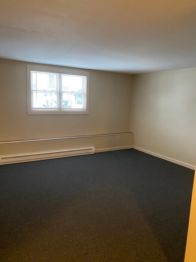 860 Southbridge St Unit 1, Worcester, MA 01610 Condo for Rent in