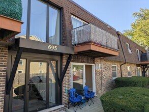 Building Photo - 695 Grove Dr