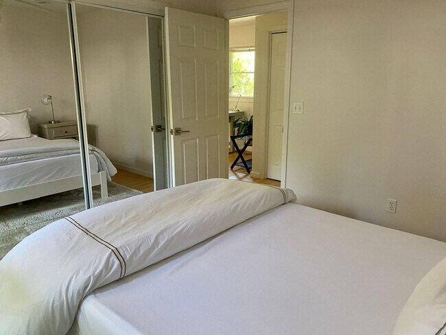 Foto del edificio - Charming 1BD/1BA in Desirable Petaluma Location unfurnished