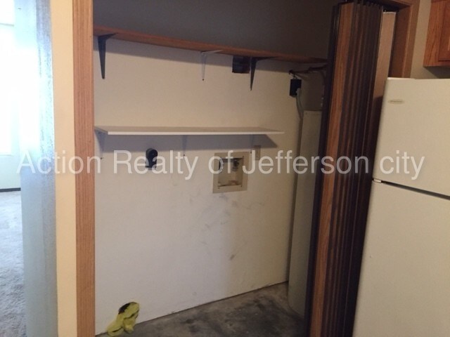Building Photo - 2 bedroom, 1 bath aparment