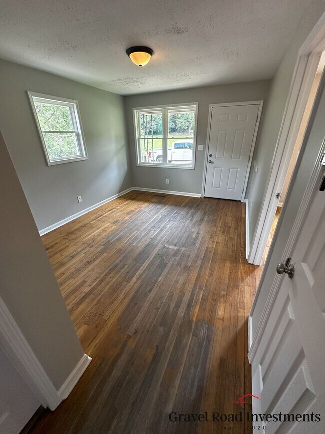 Building Photo - 3 Bedroom 1 Bath Home