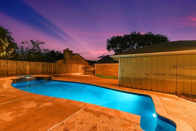 Building Photo - 215 Gentilly Dr