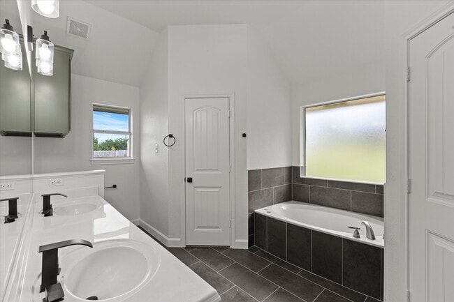 Building Photo - 2517 Hayley Dr