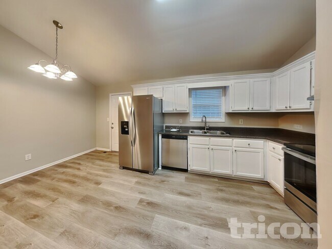 Foto del edificio - 210 Kennedy Dr