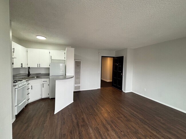 Interior Photo - 238 South Serrano Ave