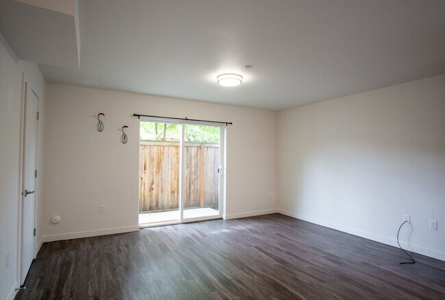 Foto del edificio - Stylish + Modern Corner 2-Bedroom Townhouse!