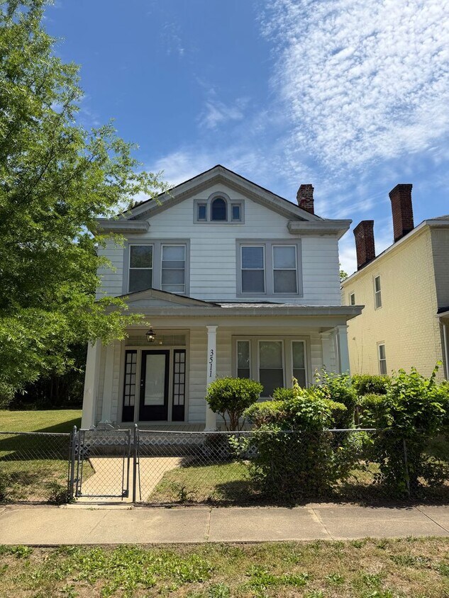 Charming 4bdrm/1.5bth Home Located in Richmond's North Highland Park w/Balcony!! - Charming 4bdrm/1.5bth Home Located in Richmond's North Highland Park w/Balcony!!