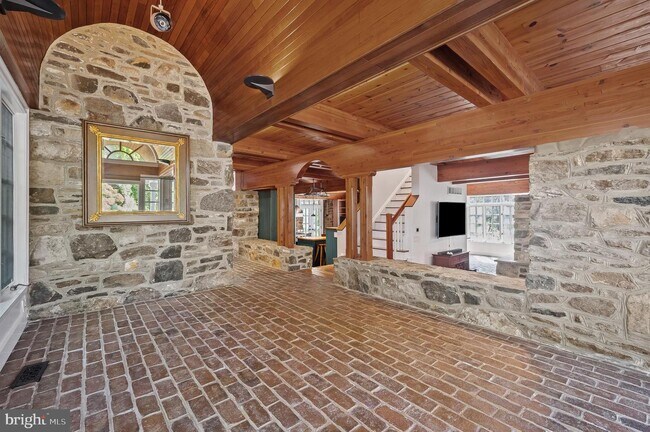 Building Photo - 808 Way Rd