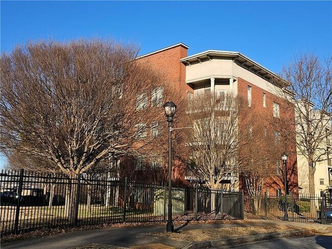 Foto del edificio - 870 Mayson Turner Rd NW