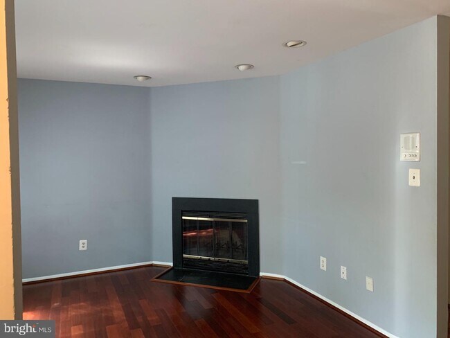 Building Photo - 946 Barton Oaks Pl