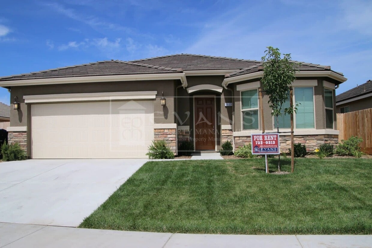 Primary Photo - Beautiful Home for rent in Visalia, Ca
