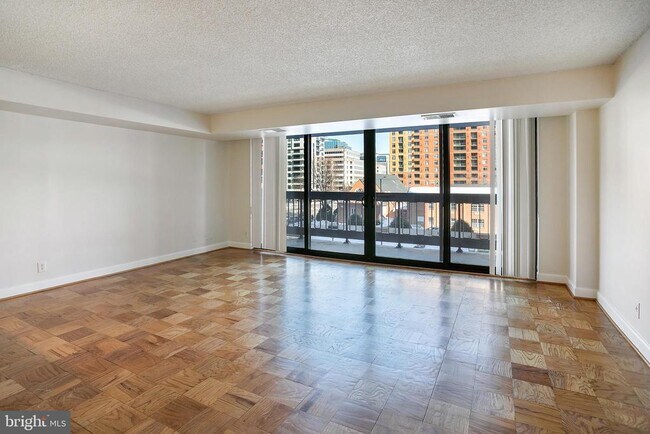 Foto del edificio - 3800 Fairfax Dr