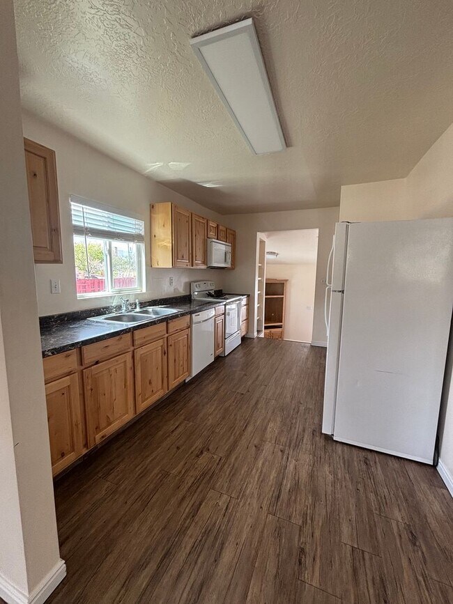 Foto del edificio - Home with Many Qualities! Commercial or residential