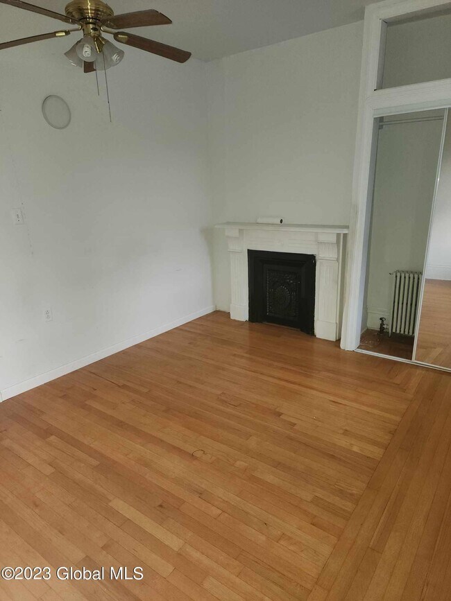 1412 6th Ave Unit 1, Watervliet, NY 12189 Room for Rent in Watervliet