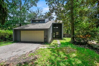 Building Photo - 9 Stallion Ct