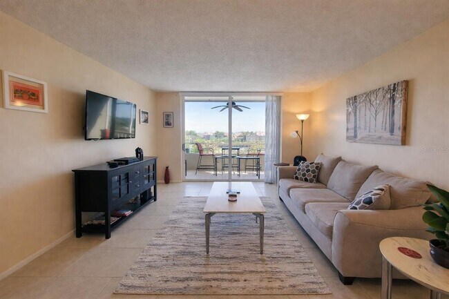 Foto del edificio - 2333 Feather Sound Dr