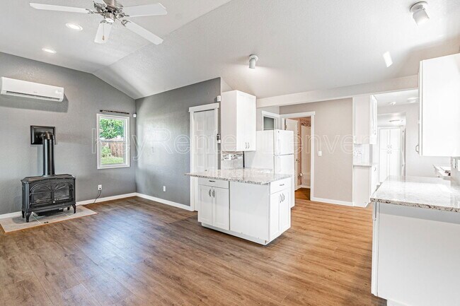 Foto del edificio - 6405 W Jefferson Pl