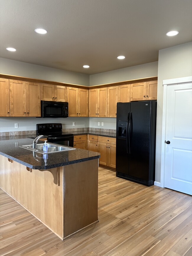 Cocina - 1926 NW Kale Way