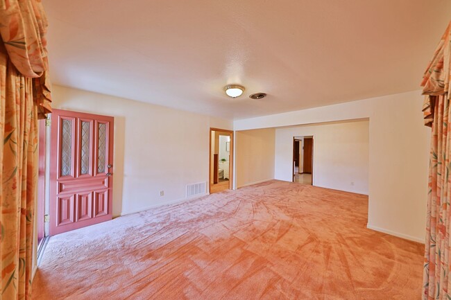 Foto del edificio - Charming 3/1.5 Home Available for Lease!