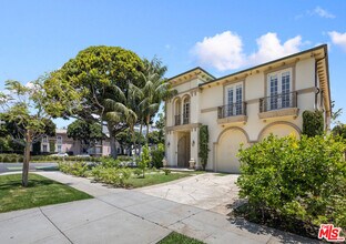 Building Photo - 314 N Palm Dr