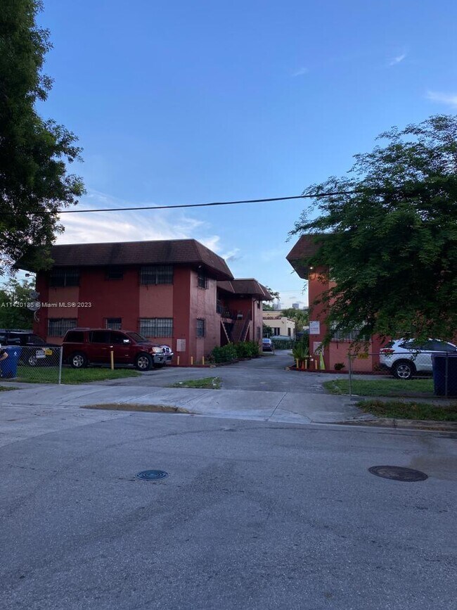 Foto del edificio - 747 NW 13th Ave