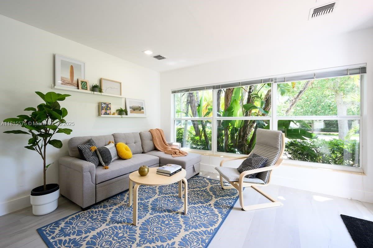 Foto principal - 437 NE 17th Way