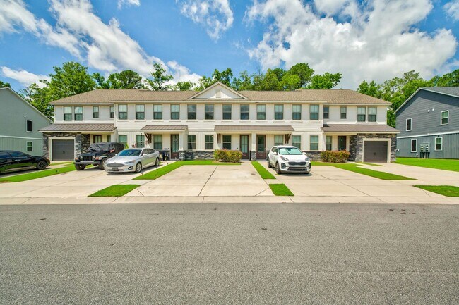 Building Photo - Lowcountry Living with Stunning Marsh Views
