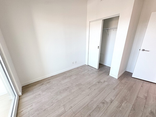 Building Photo - Centre West - 1908