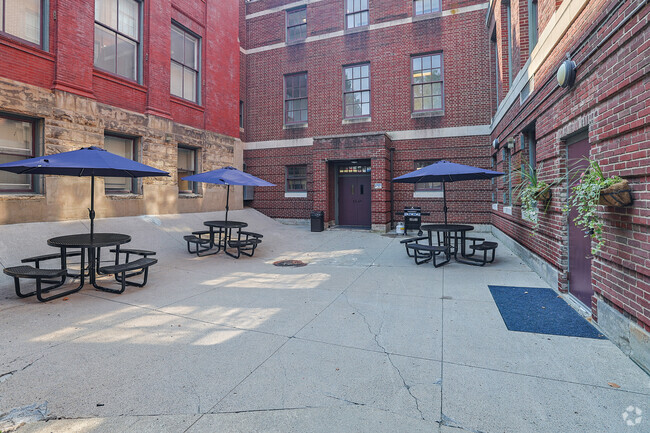 Courtyard - Residences at South High