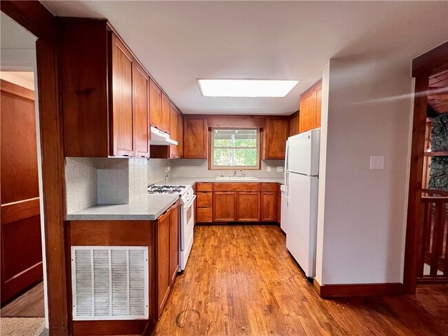 Building Photo - 872 Butterfield Ave