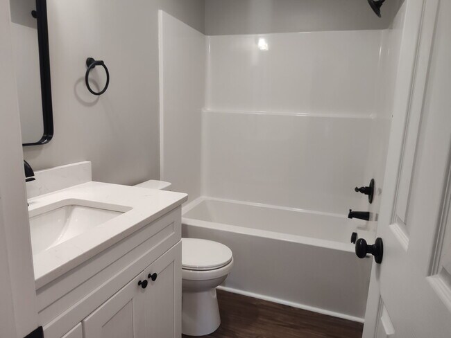 Foto del edificio - 976 Beck Rd